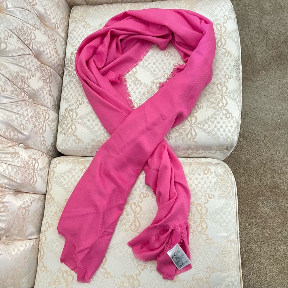 H&M Bright Pink Scarf 75x39